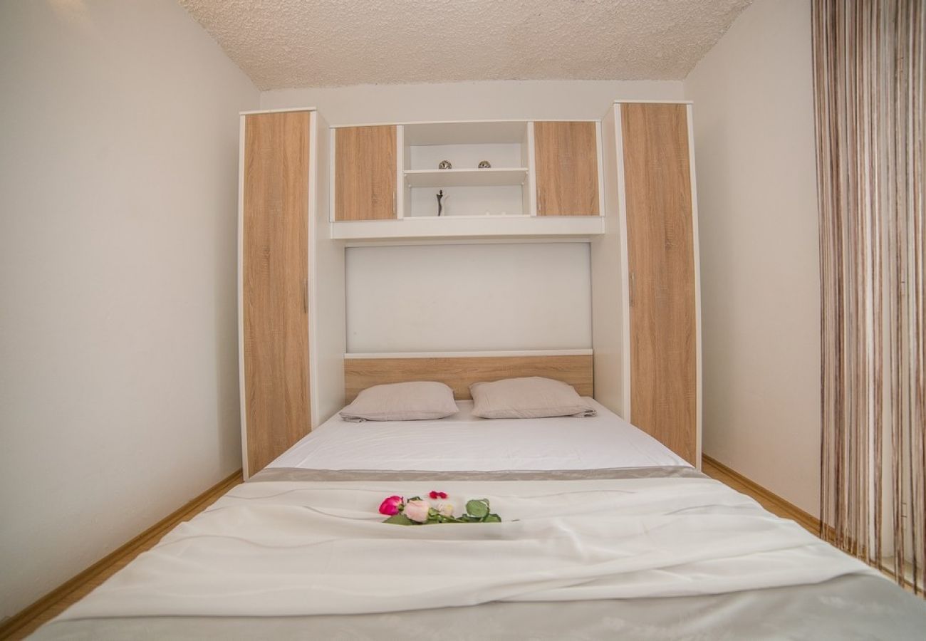 Apartamento en Okrug Gornji - Apartamento en Okrug Gornji con Terraza, Acondicionador, WIFI, Lavavajillas (5048-3)