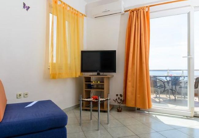 Apartamento en Okrug Gornji - Apartamento en Okrug Gornji con Seaview, Terraza, Acondicionador, WIFI (5049-3) Apartamento en Okrug Gornji - Apartamento en Okrug Gornji con Seaview, Terraza, Acondicionador, WIFI (5049-3)
