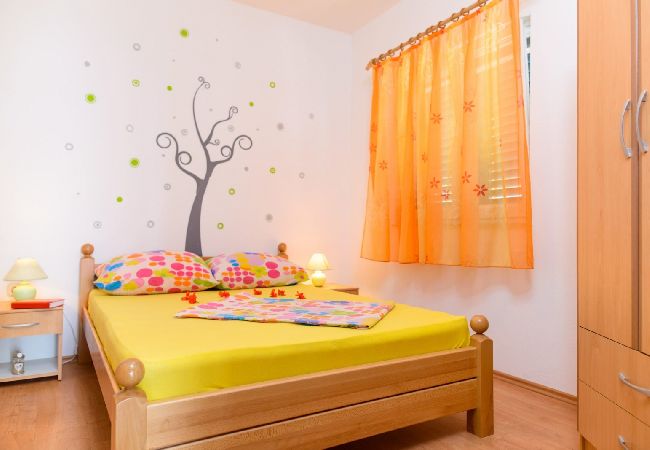 Apartamento en Okrug Gornji - Apartamento en Okrug Gornji con Seaview, Terraza, Acondicionador, WIFI (5049-3) Apartamento en Okrug Gornji - Apartamento en Okrug Gornji con Seaview, Terraza, Acondicionador, WIFI (5049-3)