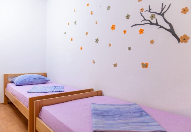 Apartamento en Okrug Gornji - Apartamento en Okrug Gornji con Seaview, Terraza, Acondicionador, WIFI (5049-3) Apartamento en Okrug Gornji - Apartamento en Okrug Gornji con Seaview, Terraza, Acondicionador, WIFI (5049-3)