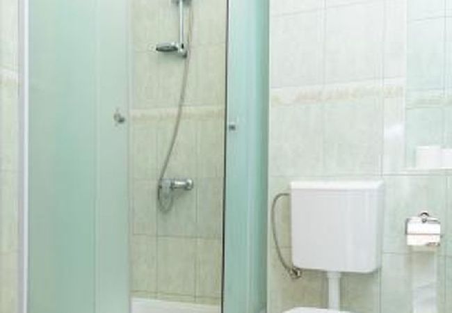 Apartamento en Okrug Gornji - Apartamento en Okrug Gornji con Seaview, Terraza, Acondicionador, WIFI (5049-3) Apartamento en Okrug Gornji - Apartamento en Okrug Gornji con Seaview, Terraza, Acondicionador, WIFI (5049-3)