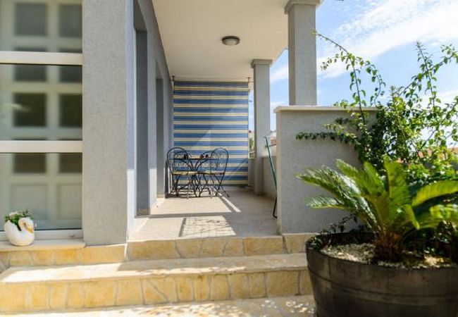 Apartamento en Okrug Gornji - Apartamento en Okrug Gornji con Seaview, Terraza, Acondicionador, WIFI (5049-3) Apartamento en Okrug Gornji - Apartamento en Okrug Gornji con Seaview, Terraza, Acondicionador, WIFI (5049-3)