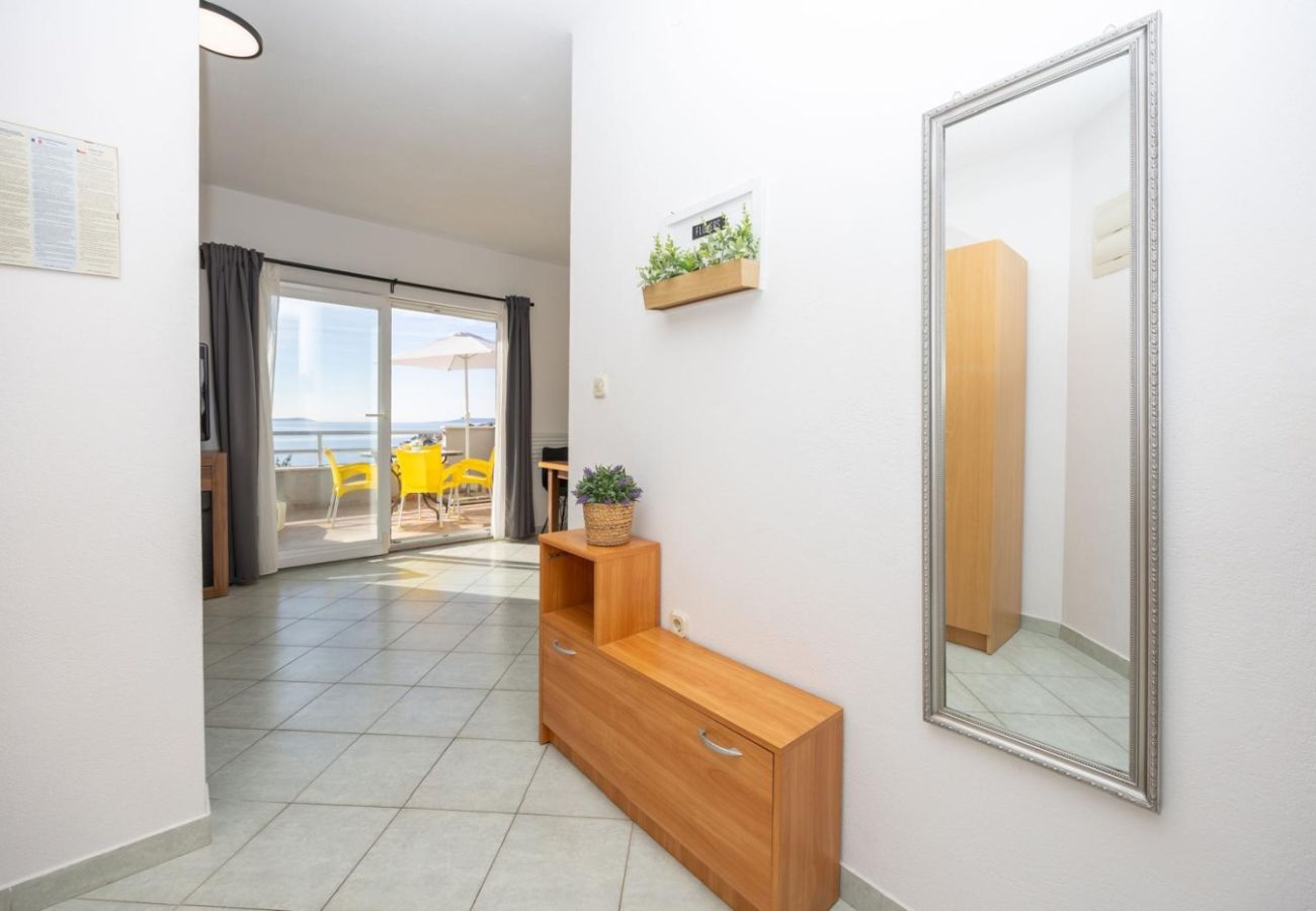 Apartamento en Okrug Gornji - Apartamento en Okrug Gornji con Seaview, Terraza, Acondicionador, WIFI (5049-3)