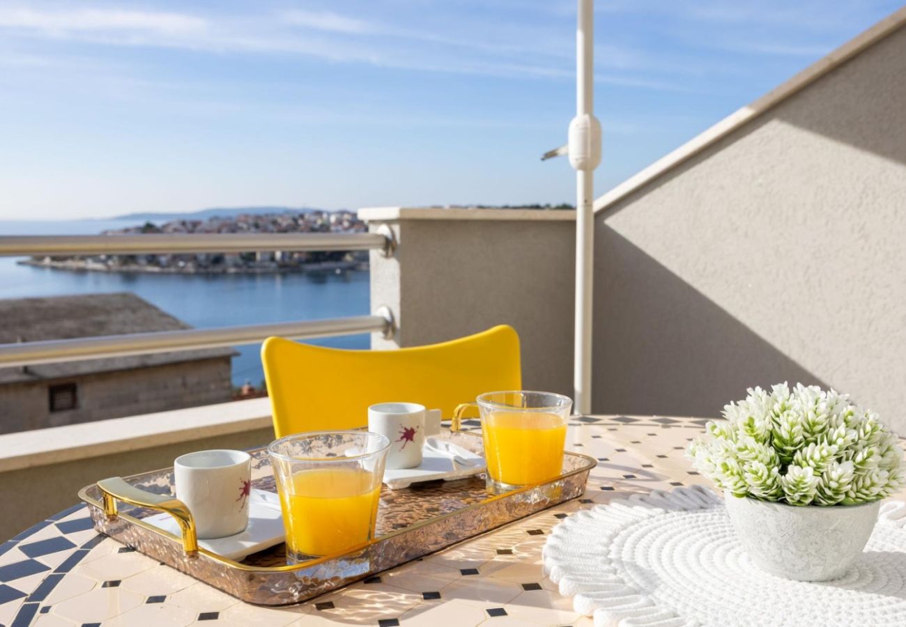 Apartamento en Okrug Gornji - Apartamento en Okrug Gornji con Seaview, Terraza, Acondicionador, WIFI (5049-3)