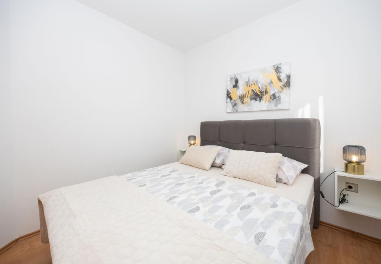 Apartamento en Okrug Gornji - Apartamento en Okrug Gornji con Seaview, Terraza, Acondicionador, WIFI (5049-3)