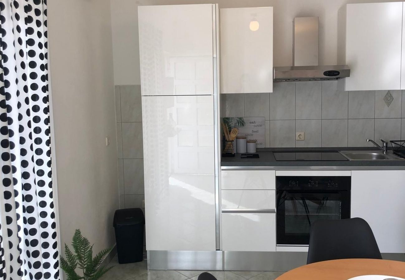 Apartamento en Okrug Gornji - Apartamento en Okrug Gornji con Seaview, Acondicionador, WIFI, Lavadora (5049-1)