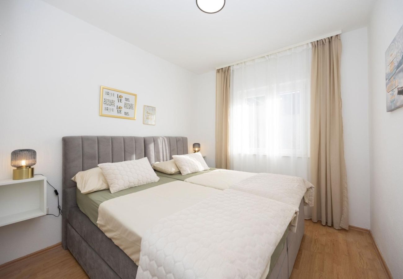 Apartamento en Okrug Gornji - Apartamento en Okrug Gornji con Seaview, Acondicionador, WIFI, Lavadora (5049-1)