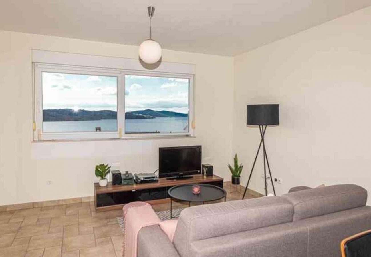 Apartamento en Okrug Gornji - Apartamento en Okrug Gornji con Seaview, Terraza, Acondicionador, WIFI (5051-2)