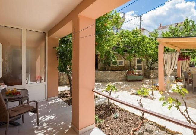 Estudio en Trogir - Apartamento Estudio en Trogir con Terraza, Acondicionador, WIFI, Lavadora (5058-2) Estudio en Trogir - Apartamento Estudio en Trogir con Terraza, Acondicionador, WIFI, Lavadora (5058-2)