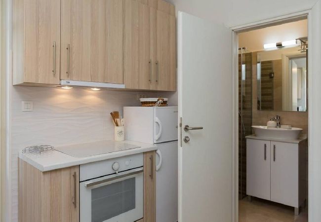 Estudio en Trogir - Apartamento Estudio en Trogir con Terraza, Acondicionador, WIFI, Lavadora (5058-2) Estudio en Trogir - Apartamento Estudio en Trogir con Terraza, Acondicionador, WIFI, Lavadora (5058-2)