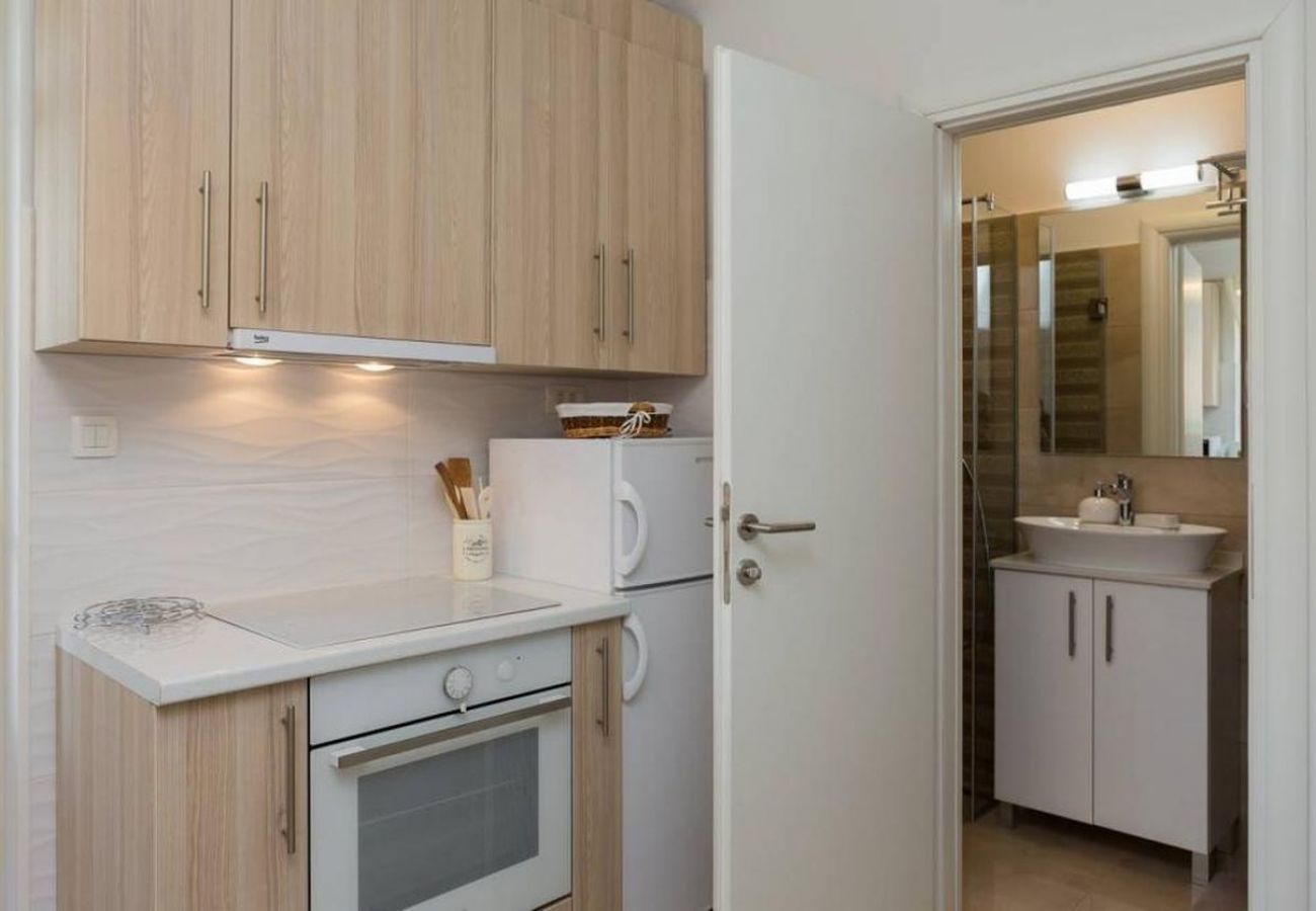 Estudio en Trogir - Apartamento Estudio en Trogir con Terraza, Acondicionador, WIFI, Lavadora (5058-2)