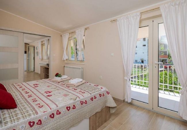 Apartamento en Trogir - Apartamento en Trogir con Seaview, Balcón, Acondicionador, WIFI (5058-1) Apartamento en Trogir - Apartamento en Trogir con Seaview, Balcón, Acondicionador, WIFI (5058-1)