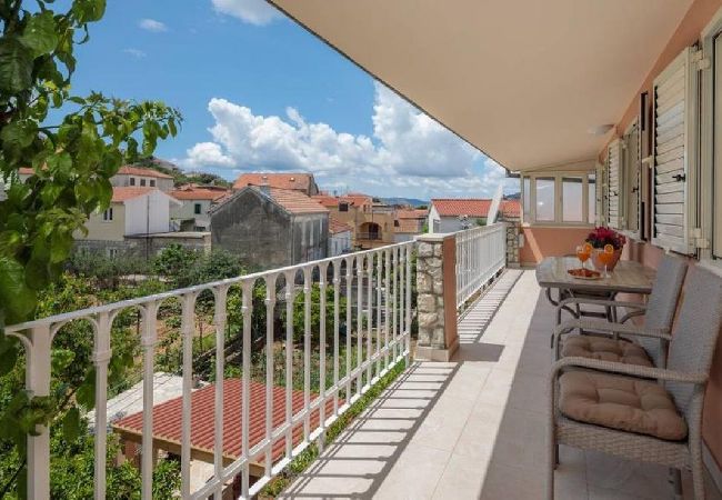 Apartamento en Trogir - Apartamento en Trogir con Seaview, Balcón, Acondicionador, WIFI (5058-1) Apartamento en Trogir - Apartamento en Trogir con Seaview, Balcón, Acondicionador, WIFI (5058-1)