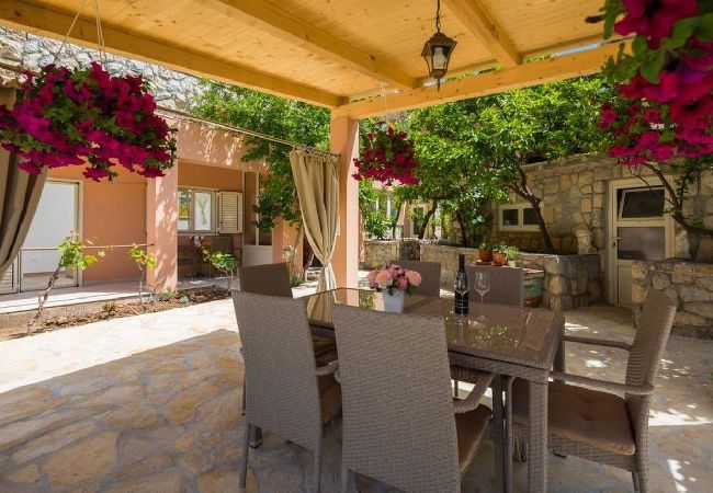 Apartamento en Trogir - Apartamento en Trogir con Seaview, Balcón, Acondicionador, WIFI (5058-1) Apartamento en Trogir - Apartamento en Trogir con Seaview, Balcón, Acondicionador, WIFI (5058-1)