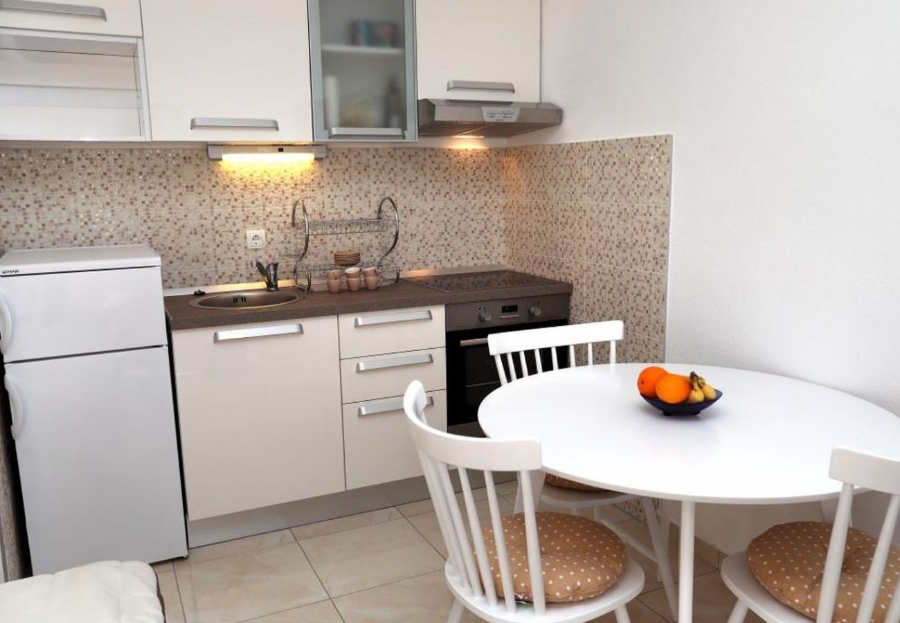 Apartamento en Okrug Gornji - Apartamento en Okrug Gornji con Terraza, Acondicionador, WIFI, Lavadora (5059-3)