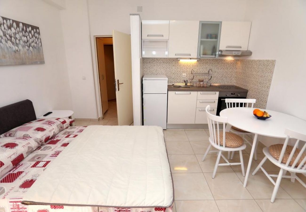 Apartamento en Okrug Gornji - Apartamento en Okrug Gornji con Terraza, Acondicionador, WIFI, Lavadora (5059-3)