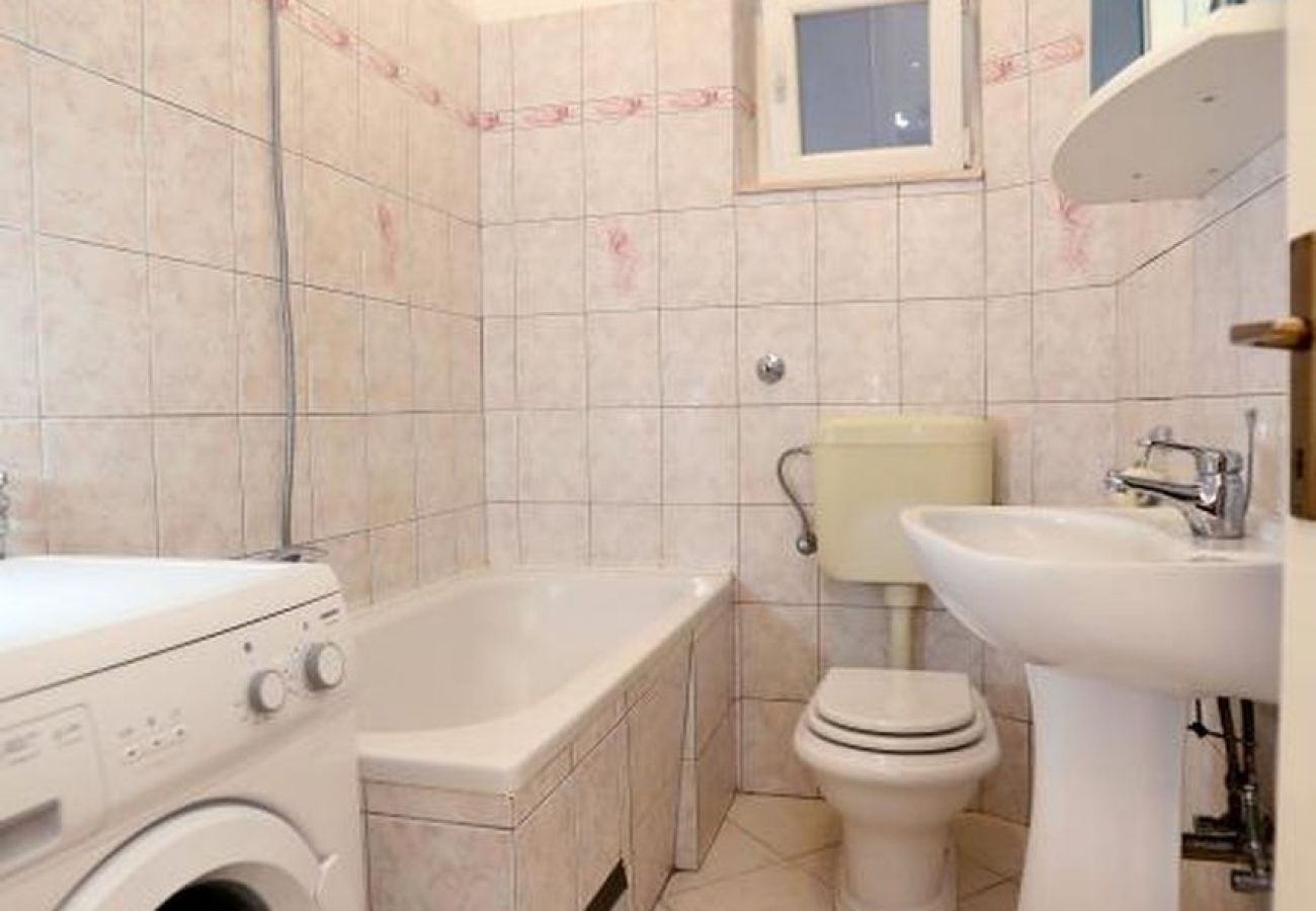 Apartamento en Okrug Gornji - Apartamento en Okrug Gornji con Terraza, Acondicionador, WIFI, Lavadora (5059-3)