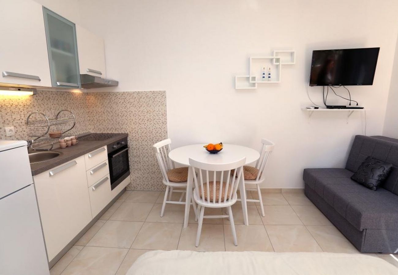 Apartamento en Okrug Gornji - Apartamento en Okrug Gornji con Terraza, Acondicionador, WIFI, Lavadora (5059-3)