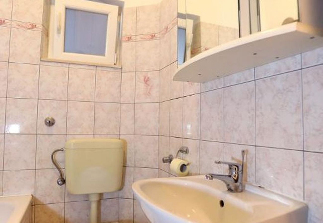 Apartamento en Okrug Gornji - Apartamento en Okrug Gornji con Terraza, Acondicionador, WIFI, Lavadora (5059-3)