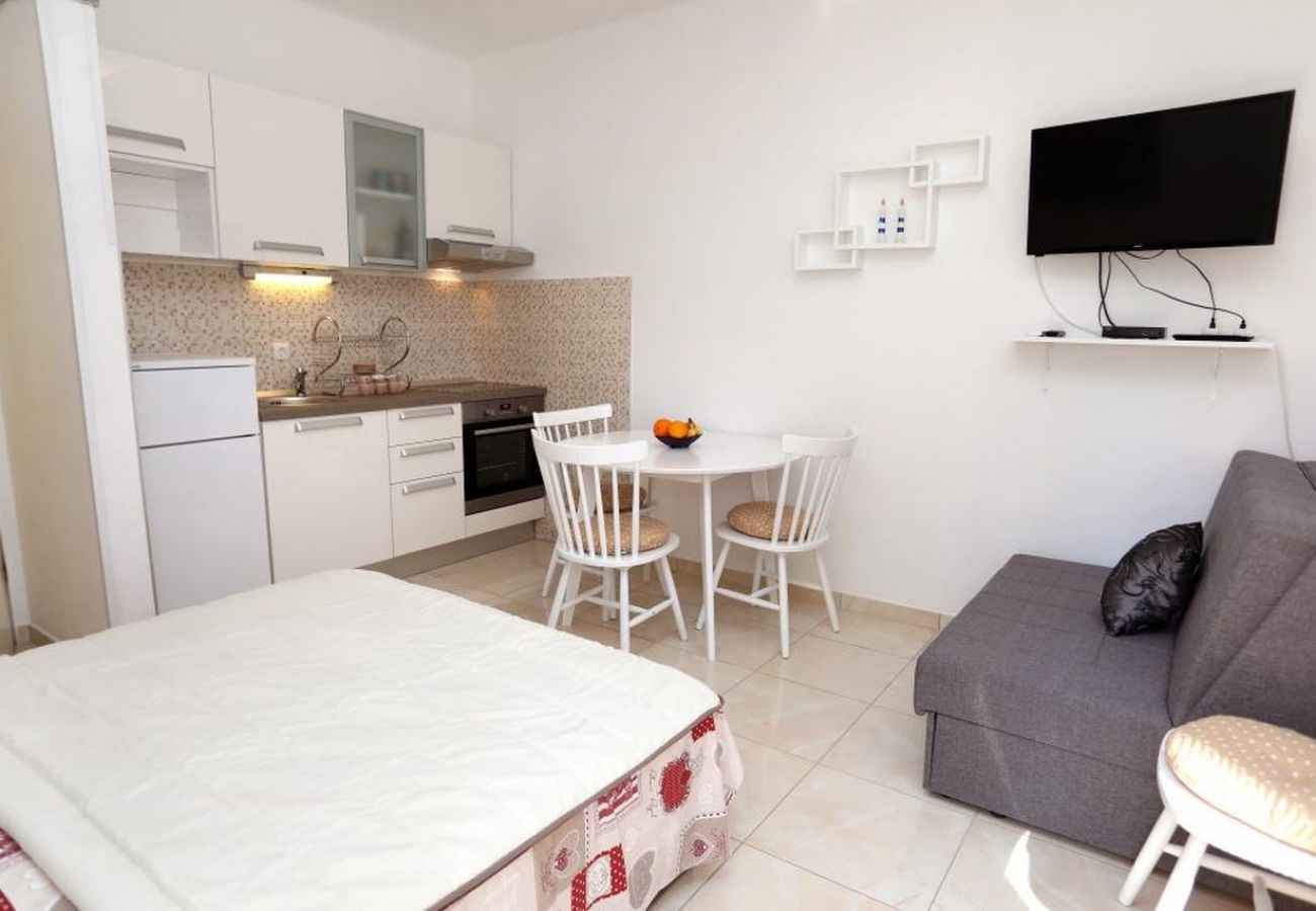 Apartamento en Okrug Gornji - Apartamento en Okrug Gornji con Terraza, Acondicionador, WIFI, Lavadora (5059-3)