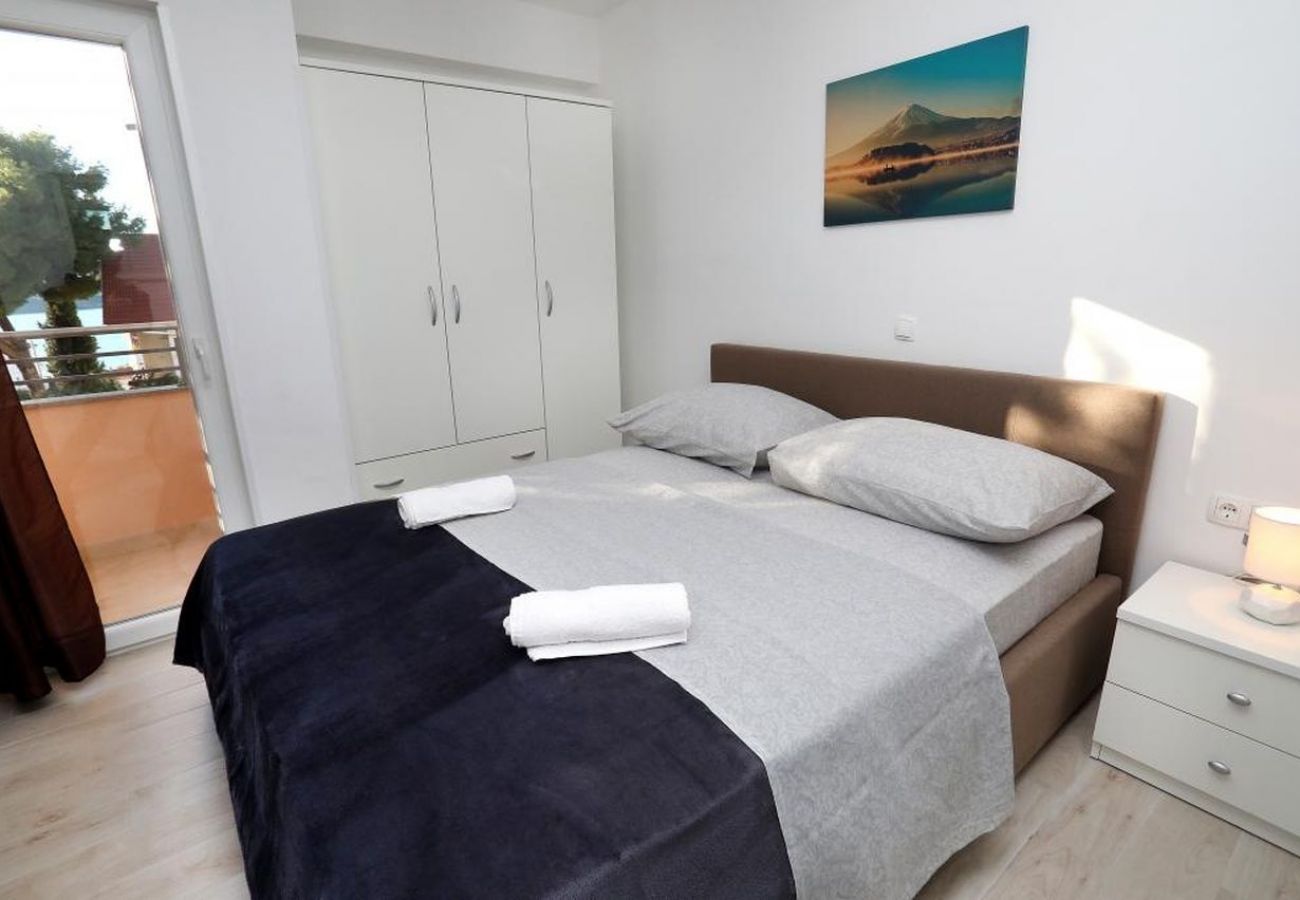 Apartamento en Okrug Gornji - Apartamento en Okrug Gornji con Seaview, Terraza, Acondicionador, WIFI (5059-2)