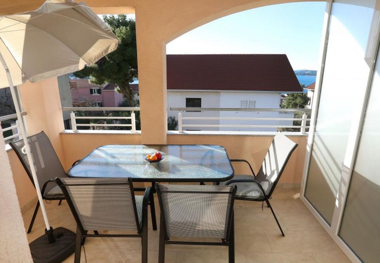 Apartamento en Okrug Gornji - Apartamento en Okrug Gornji con Seaview, Terraza, Acondicionador, WIFI (5059-2)