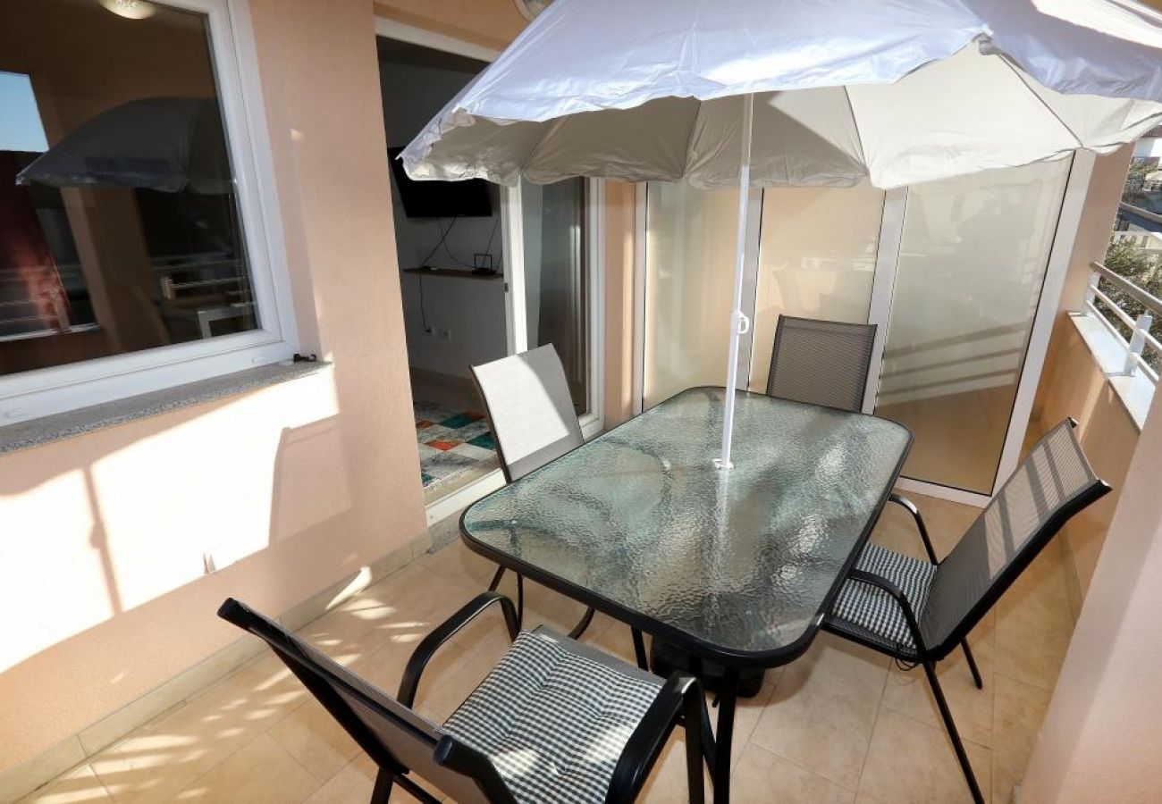 Apartamento en Okrug Gornji - Apartamento en Okrug Gornji con Seaview, Terraza, Acondicionador, WIFI (5059-1)