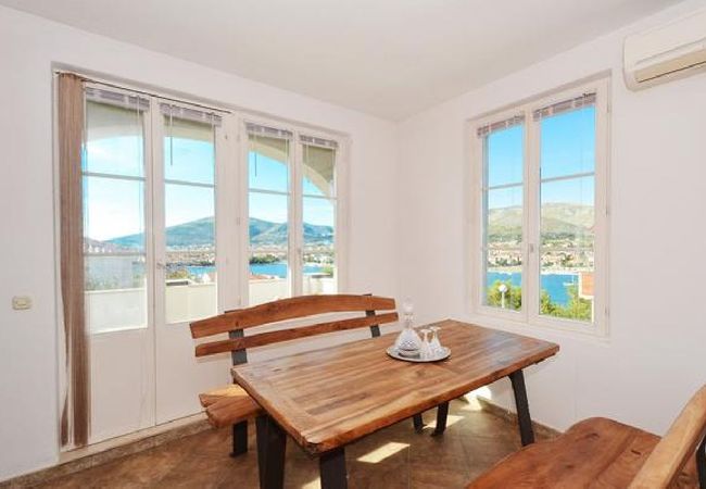 Apartamento en Trogir - Apartamento en Trogir con Seaview, Terraza, Acondicionador, WIFI (5065-1) Apartamento en Trogir - Apartamento en Trogir con Seaview, Terraza, Acondicionador, WIFI (5065-1)