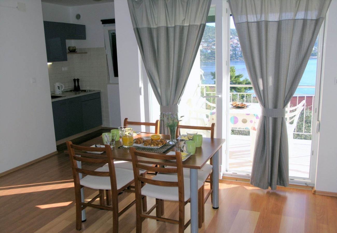 Apartamento en Okrug Gornji - Apartamento en Okrug Gornji con Seaview, Terraza, Acondicionador, WIFI (5069-1)