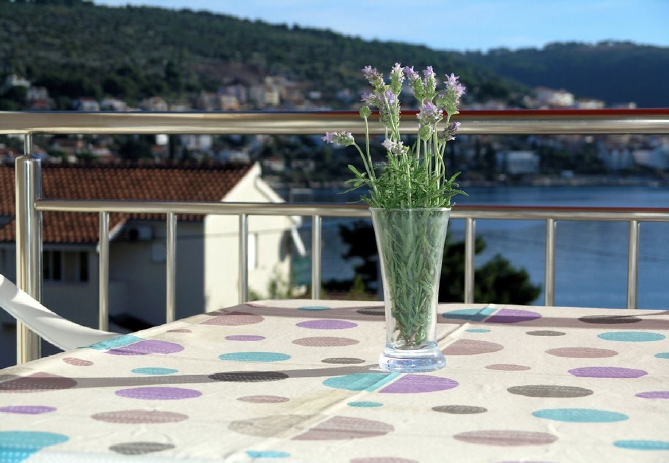 Apartamento en Okrug Gornji - Apartamento en Okrug Gornji con Seaview, Terraza, Acondicionador, WIFI (5069-1)