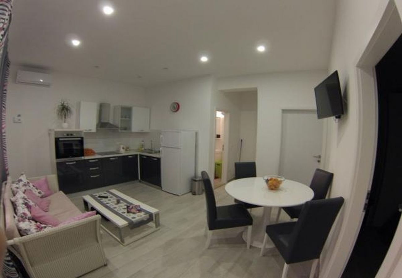 Apartamento en Duce - Apartamento en Duće con Terraza, Acondicionador, WIFI (5061-1)