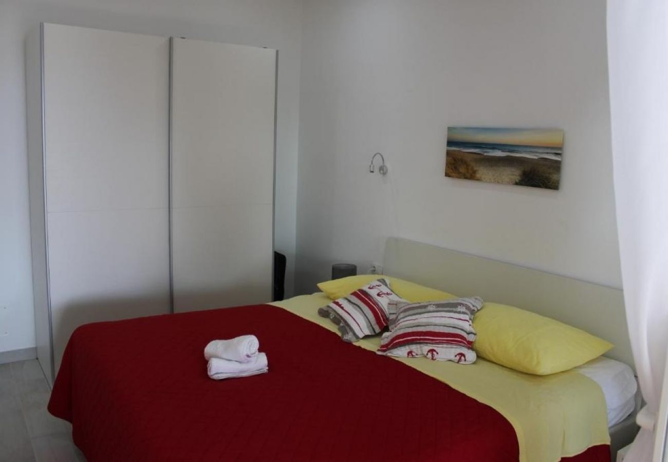 Apartamento en Duce - Apartamento en Duće con Terraza, Acondicionador, WIFI (5061-1)