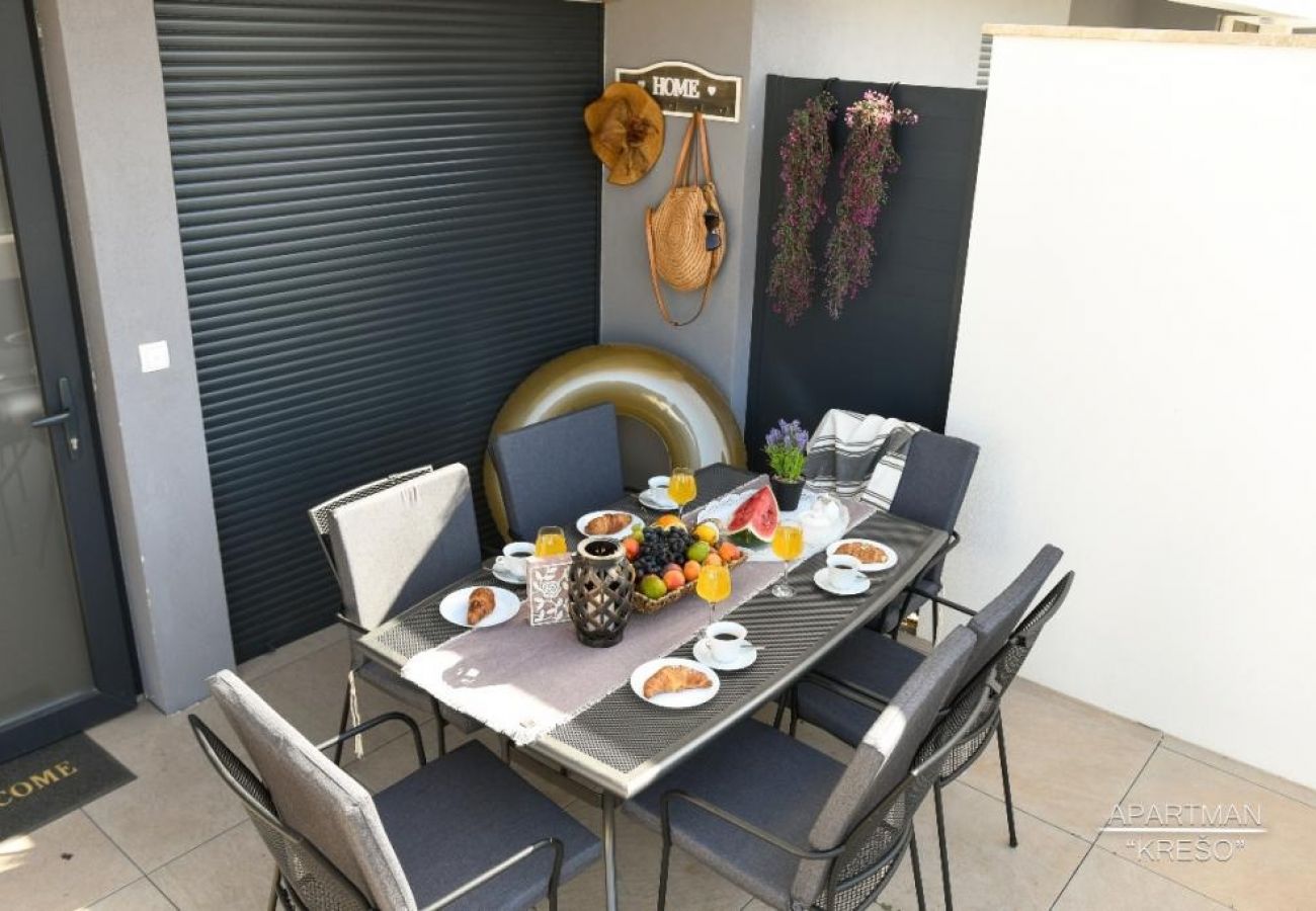 Apartamento en Okrug Gornji - Apartamento en Okrug Gornji con Terraza, Acondicionador, WIFI, Lavadora (5070-2)