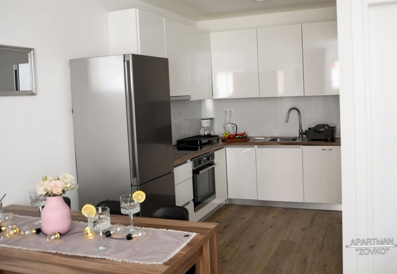 Apartamento en Okrug Gornji - Apartamento en Okrug Gornji con Terraza, Acondicionador, WIFI, Lavadora (5070-1)