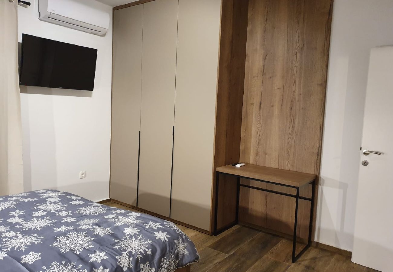 Apartamento en Turanj - Apartamento en Turanj con Seaview, Balcón, Acondicionador, WIFI (5075-1)