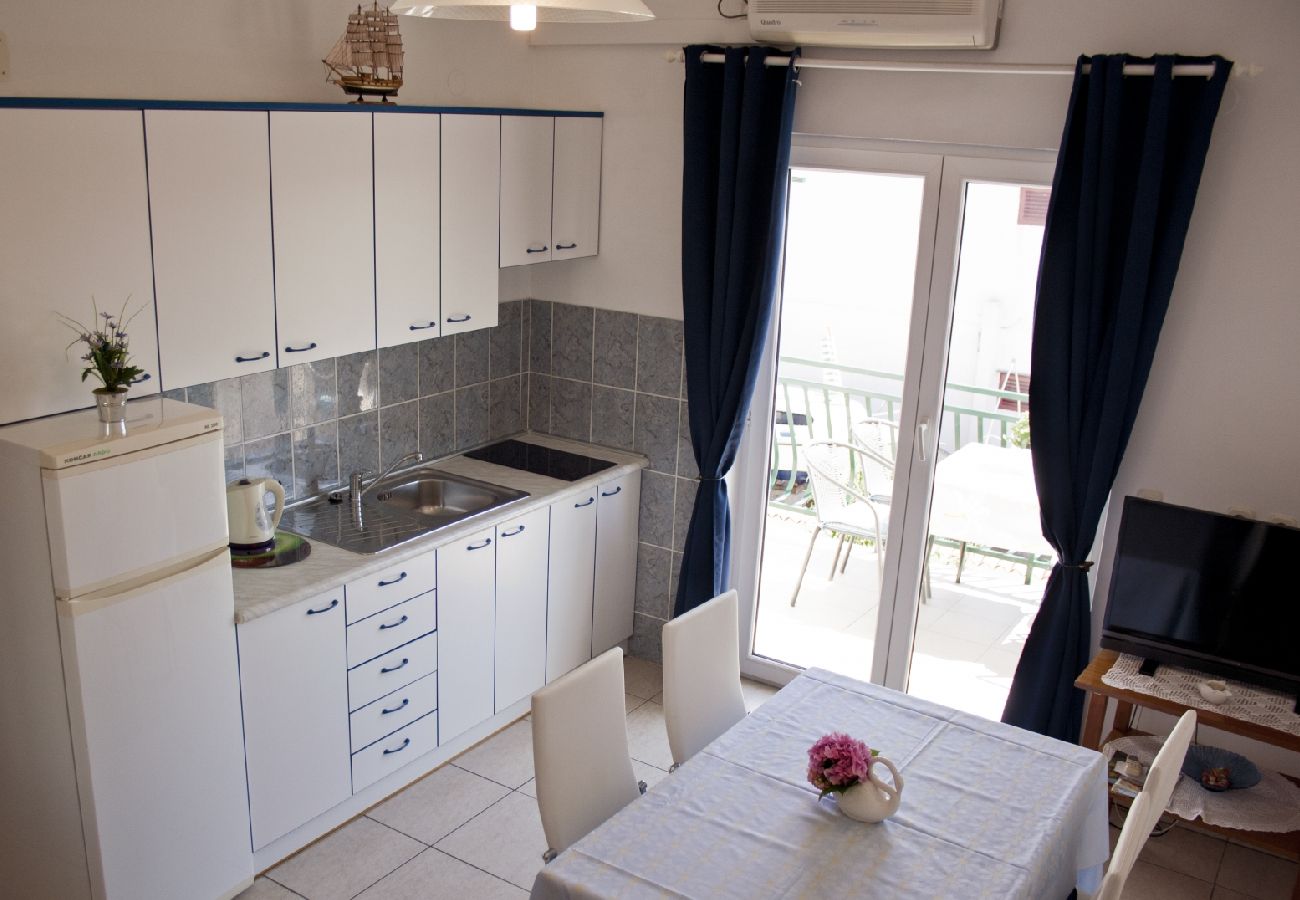 Apartamento en Vodice - Apartamento en Vodice con Seaview, Balcón, Acondicionador, WIFI (612-4)