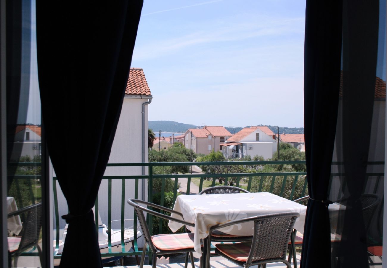 Apartamento en Vodice - Apartamento en Vodice con Seaview, Balcón, Acondicionador, WIFI (612-4)