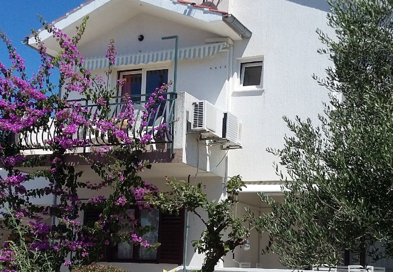 Apartamento en Vodice - Apartamento en Vodice con Seaview, Balcón, Acondicionador, WIFI (612-4)