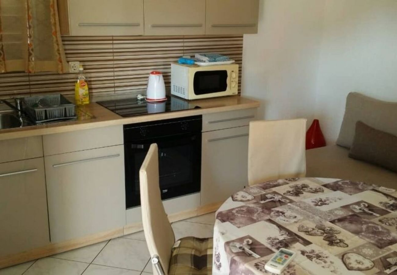 Apartamento en Vrvari - Apartamento en Vrvari con Balcón, Acondicionador, WIFI, Lavadora (664-3)