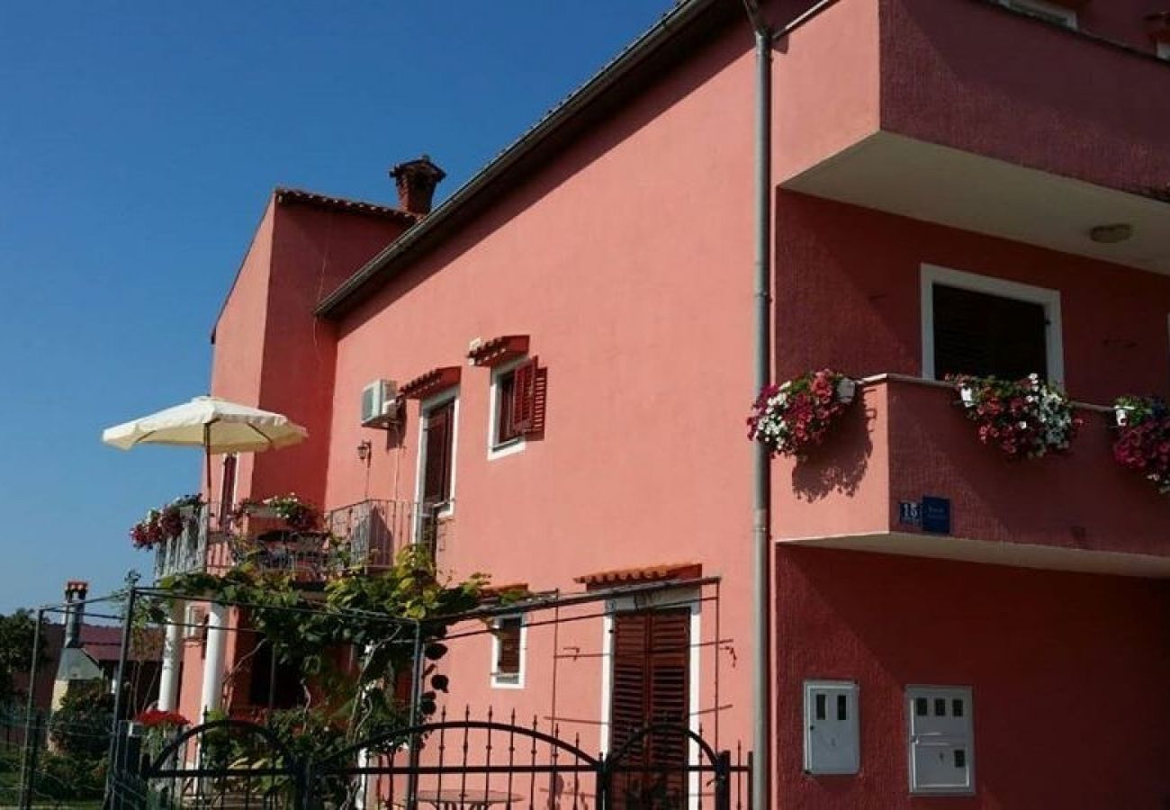 Apartamento en Vrvari - Apartamento en Vrvari con Balcón, Acondicionador, WIFI, Lavadora (664-3)