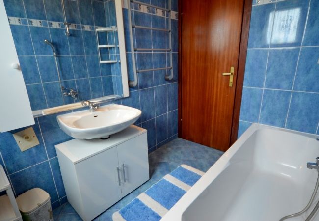 Apartamento en Vrvari - Apartamento en Vrvari con Balcón, Acondicionador, WIFI, Lavadora (664-2) Apartamento en Vrvari - Apartamento en Vrvari con Balcón, Acondicionador, WIFI, Lavadora (664-2)