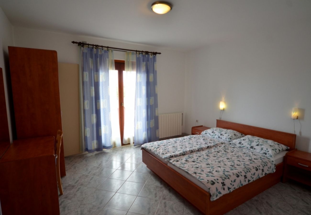 Apartamento en Vrvari - Apartamento en Vrvari con Balcón, Acondicionador, WIFI, Lavadora (664-2)