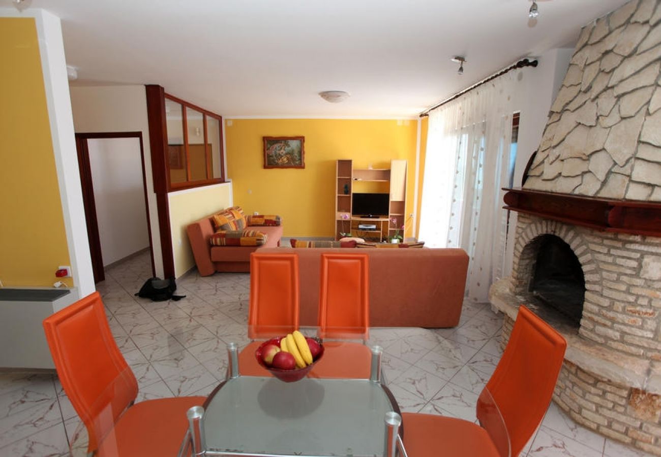 Apartamento en Vrvari - Apartamento en Vrvari con Balcón, Acondicionador, WIFI, Lavadora (664-1)