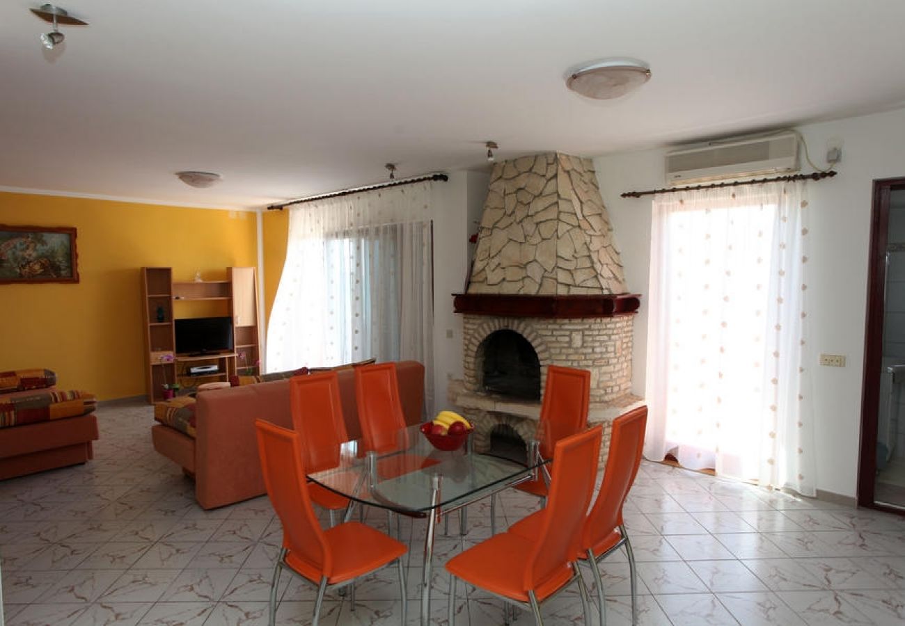 Apartamento en Vrvari - Apartamento en Vrvari con Balcón, Acondicionador, WIFI, Lavadora (664-1)