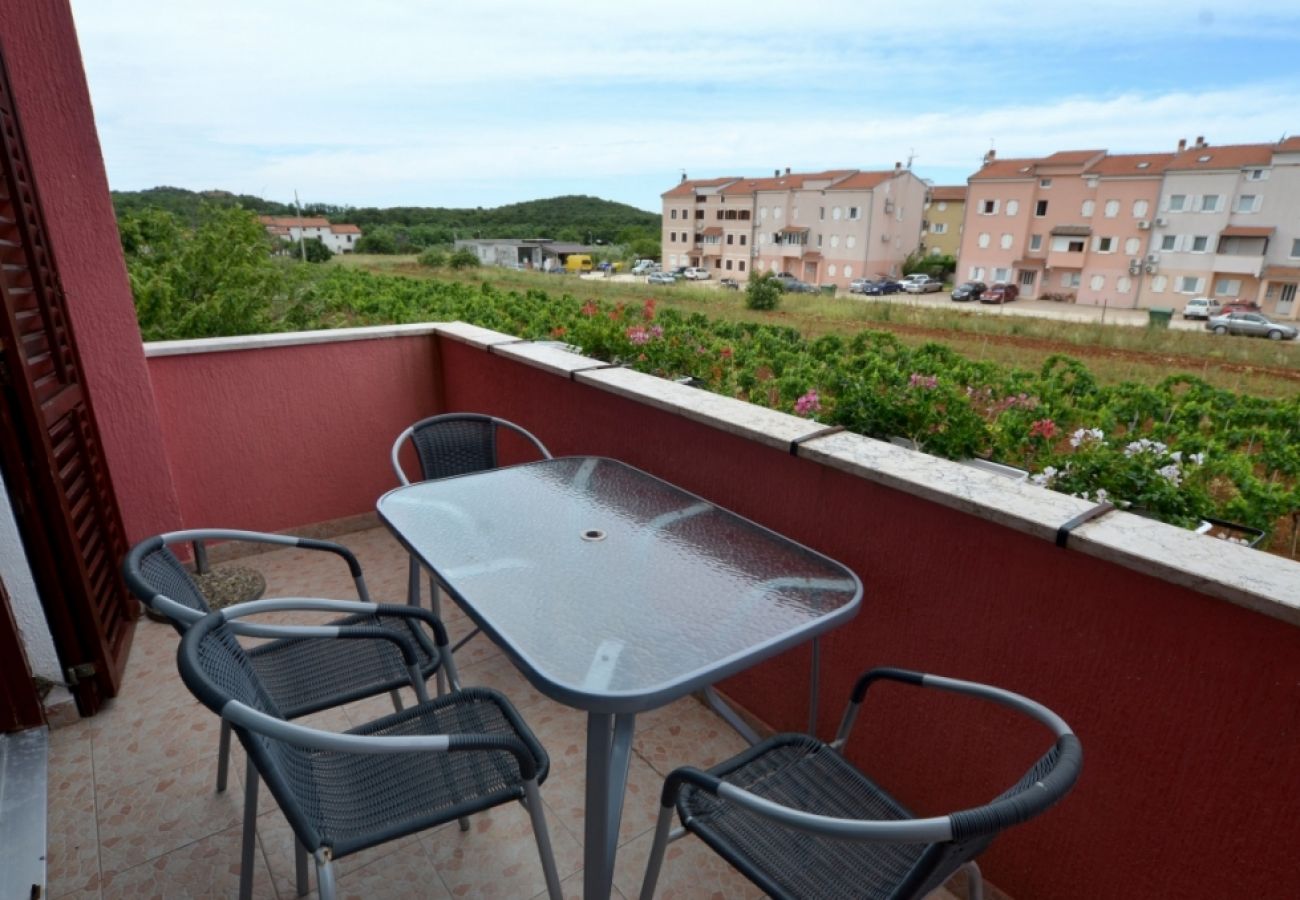 Apartamento en Vrvari - Apartamento en Vrvari con Balcón, Acondicionador, WIFI, Lavadora (664-1)