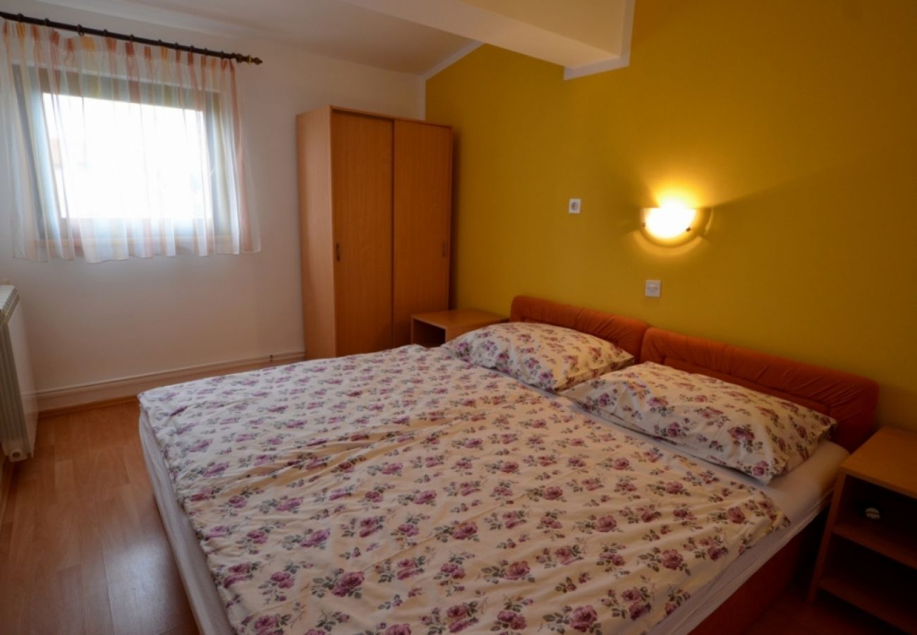 Apartamento en Vrvari - Apartamento en Vrvari con Balcón, Acondicionador, WIFI, Lavadora (664-1)