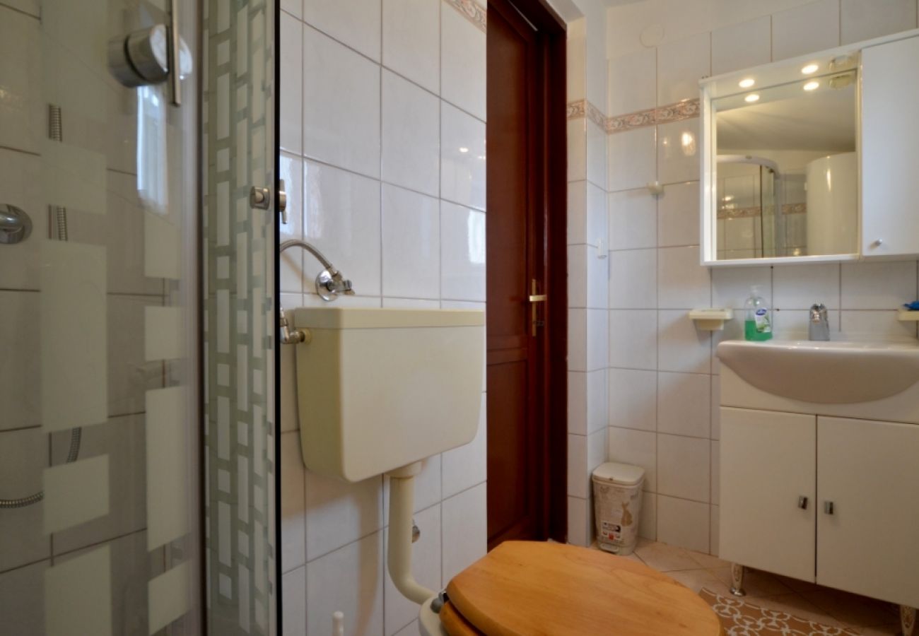 Apartamento en Vrvari - Apartamento en Vrvari con Balcón, Acondicionador, WIFI, Lavadora (664-1)