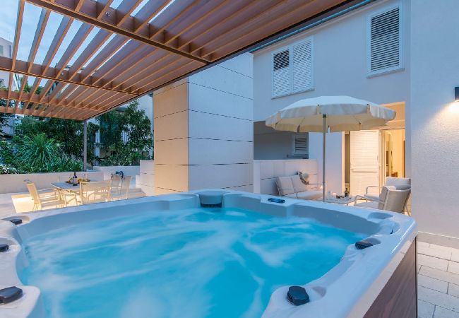 Apartamento en Brela - Apartamento en Brela con Seaview, Terraza, Acondicionador, WIFI (201-10) Apartamento en Brela - Apartamento en Brela con Seaview, Terraza, Acondicionador, WIFI (201-10)