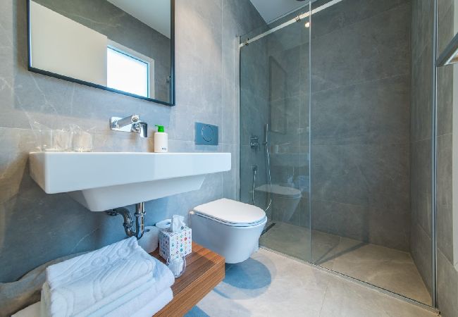 Apartamento en Brela - Apartamento en Brela con Seaview, Terraza, Acondicionador, WIFI (201-10) Apartamento en Brela - Apartamento en Brela con Seaview, Terraza, Acondicionador, WIFI (201-10)