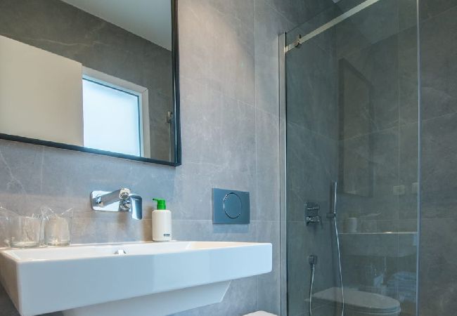 Apartamento en Brela - Apartamento en Brela con Seaview, Terraza, Acondicionador, WIFI (201-10) Apartamento en Brela - Apartamento en Brela con Seaview, Terraza, Acondicionador, WIFI (201-10)